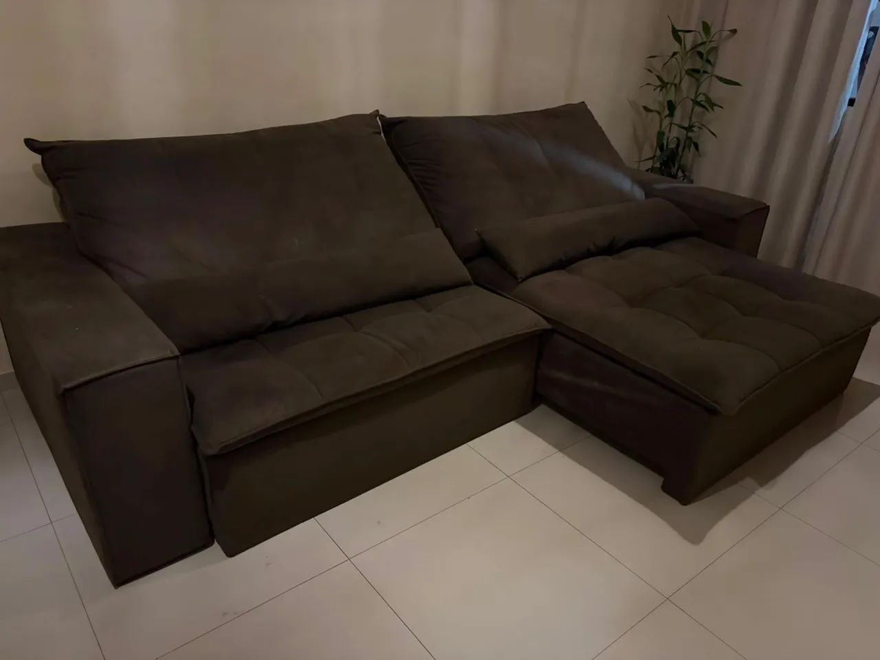 SOFÁ RETRÁTIL E RECLINÁVEL 2,90 m - SUEDE MARROM