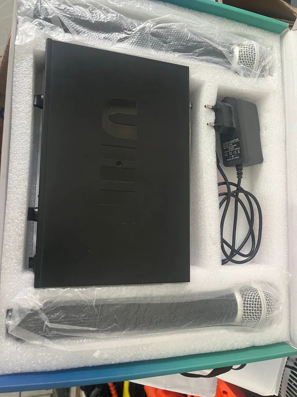 Microfone Sem Fio Duplo Profissional VHF Onistek MC808.