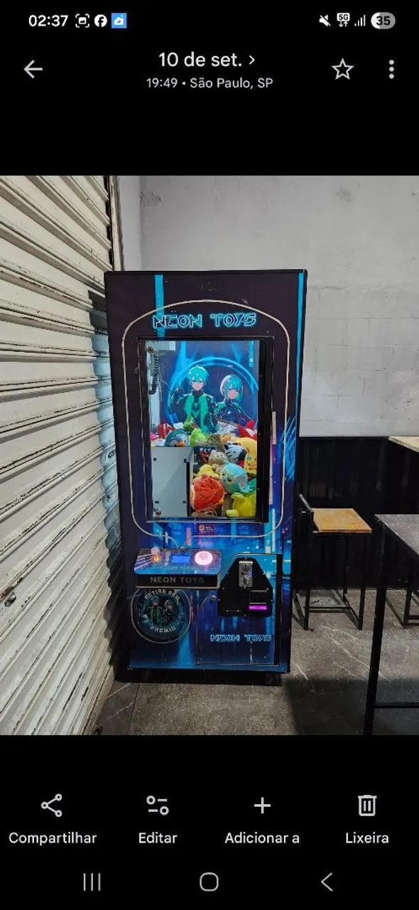Maquina de pelucia semi nova 