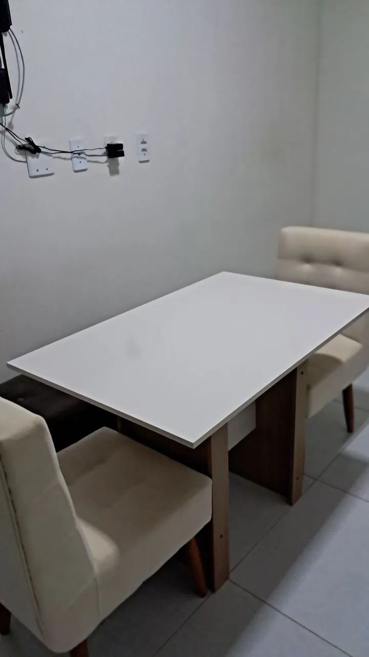 Mesa de jantar + 2 cadeiras
