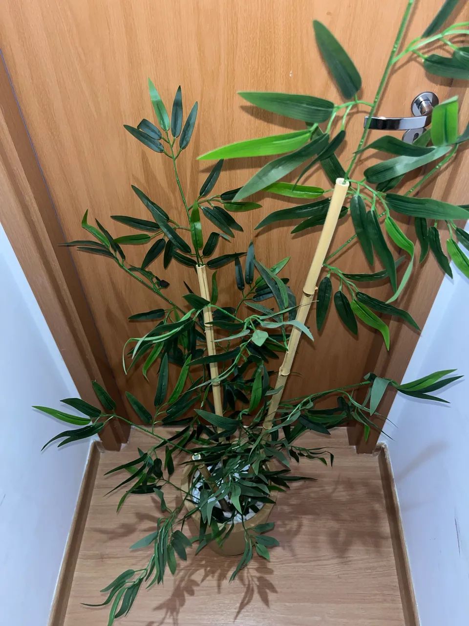 - [ ] Bambu Artificial Grande com Vaso para Decoração 