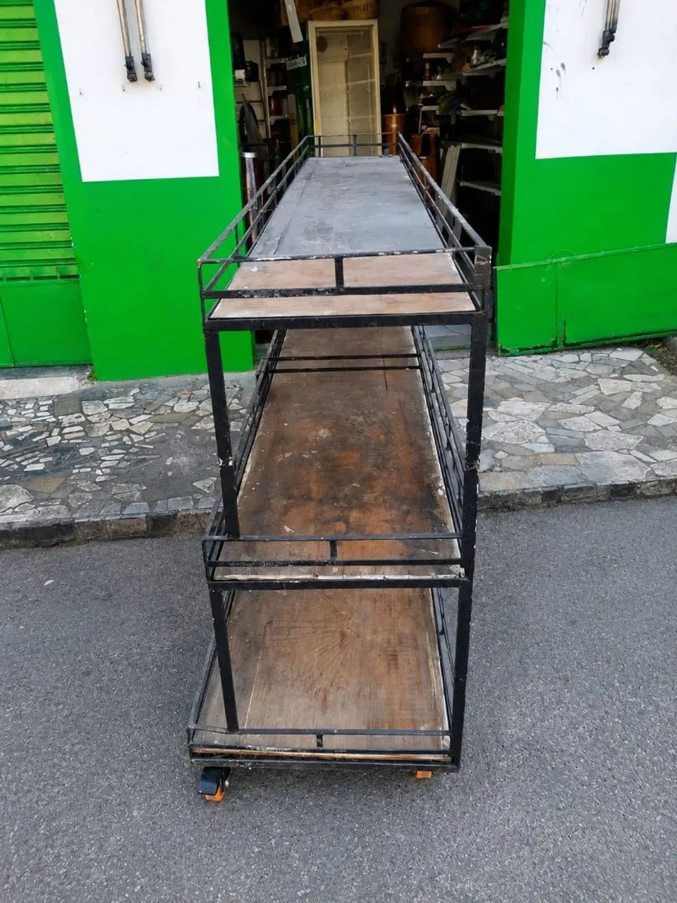 Verdureiro Expositor de Ferro com 3 Prateleiras e Rodízios - Foto 5