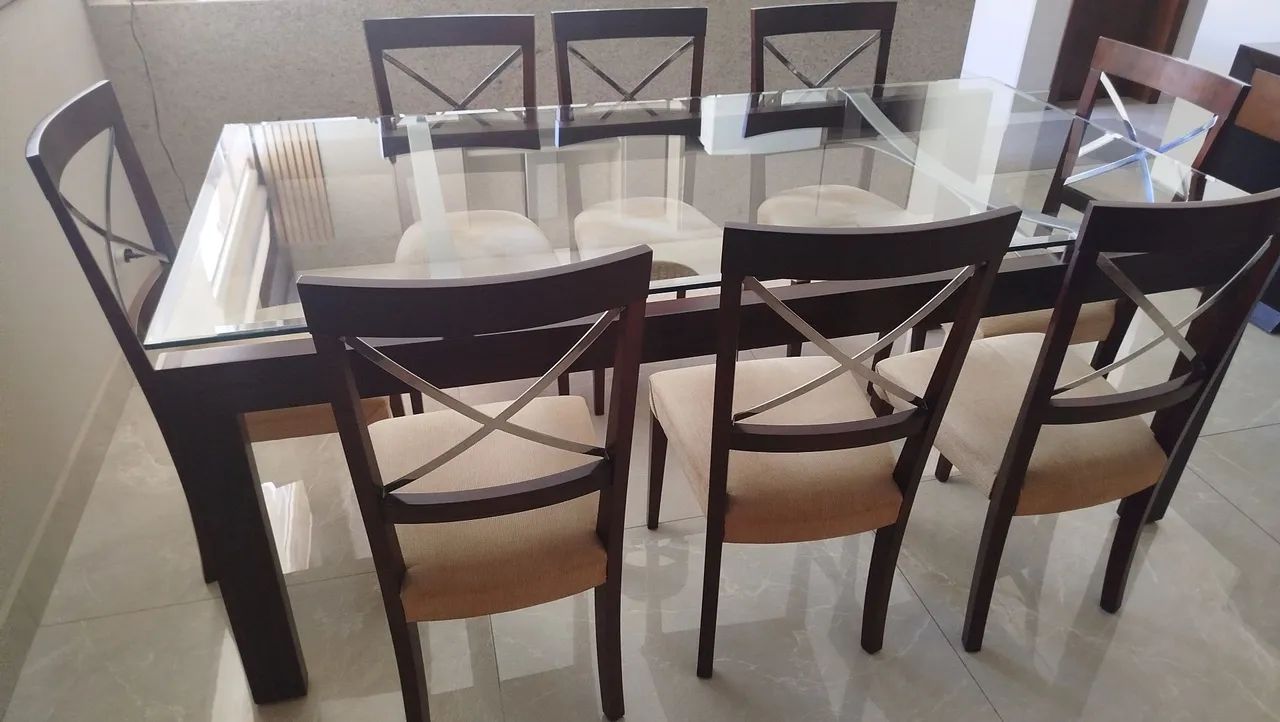 Vendo mesa com tampo de vidro com 8 cadeiras  - Foto 2