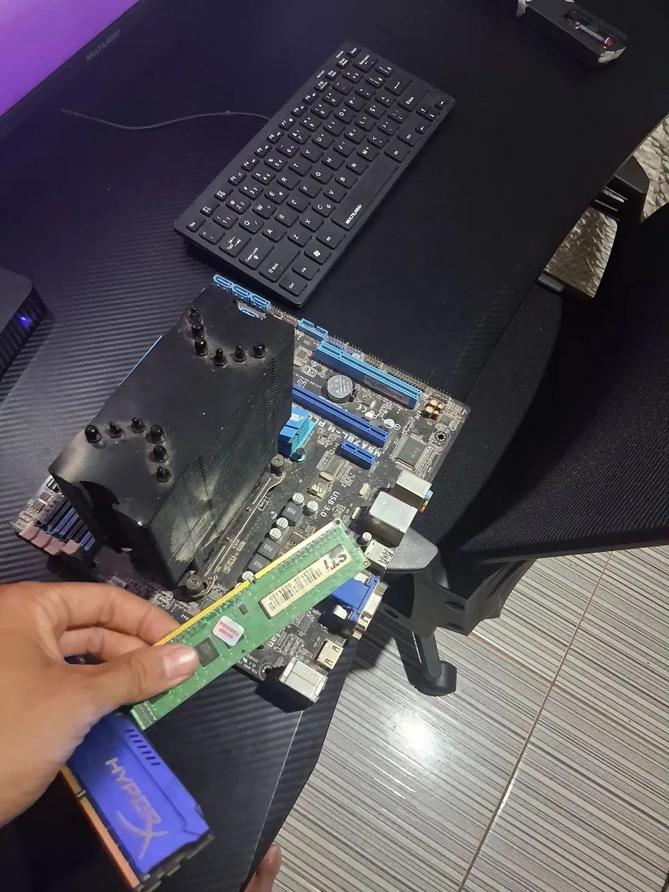 Placa mae asus com memória ram de 8gb e uma de 4gb - Foto 3