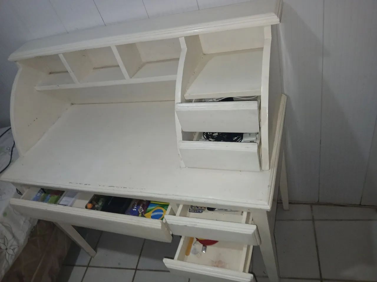 Escrivaninha Madeira  maciça  - Foto 2