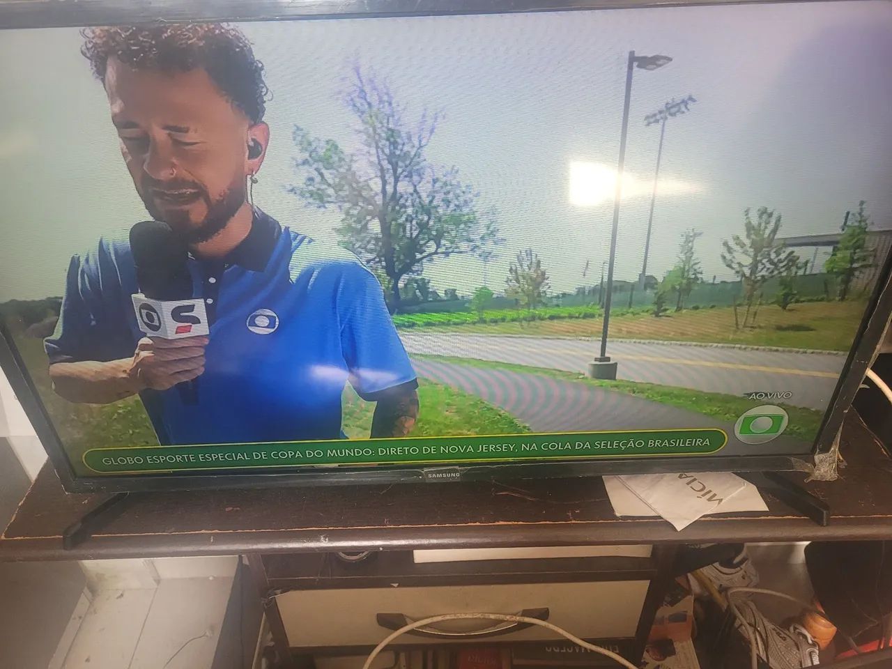 Vende teve Samsung 32 polegadas smate com controle e pezinho seminova 