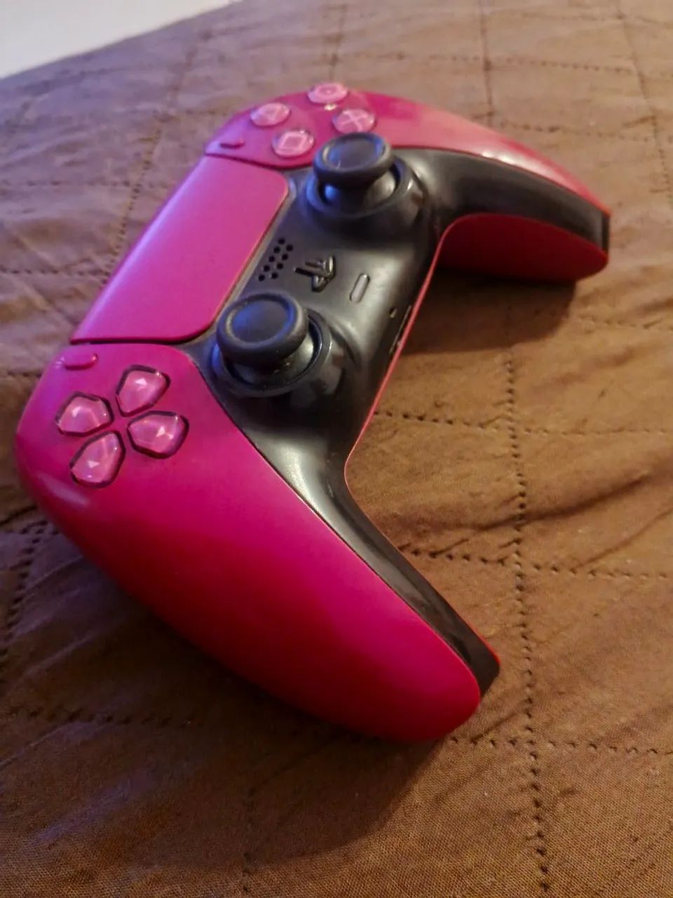 Controle PS5 dualsense Cosmic red Original. - Foto 2