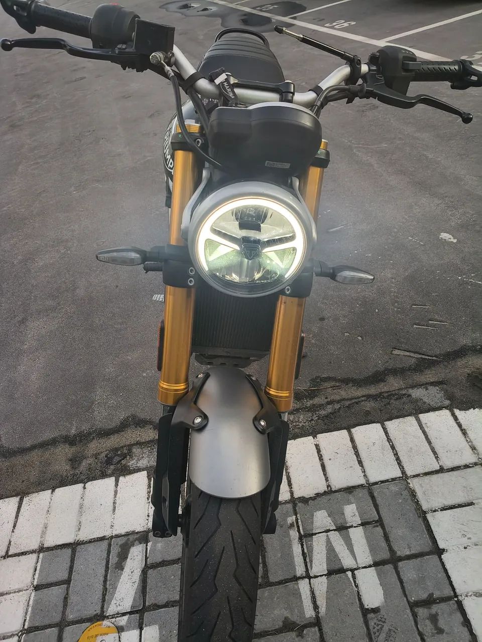 Vendo moto triumph