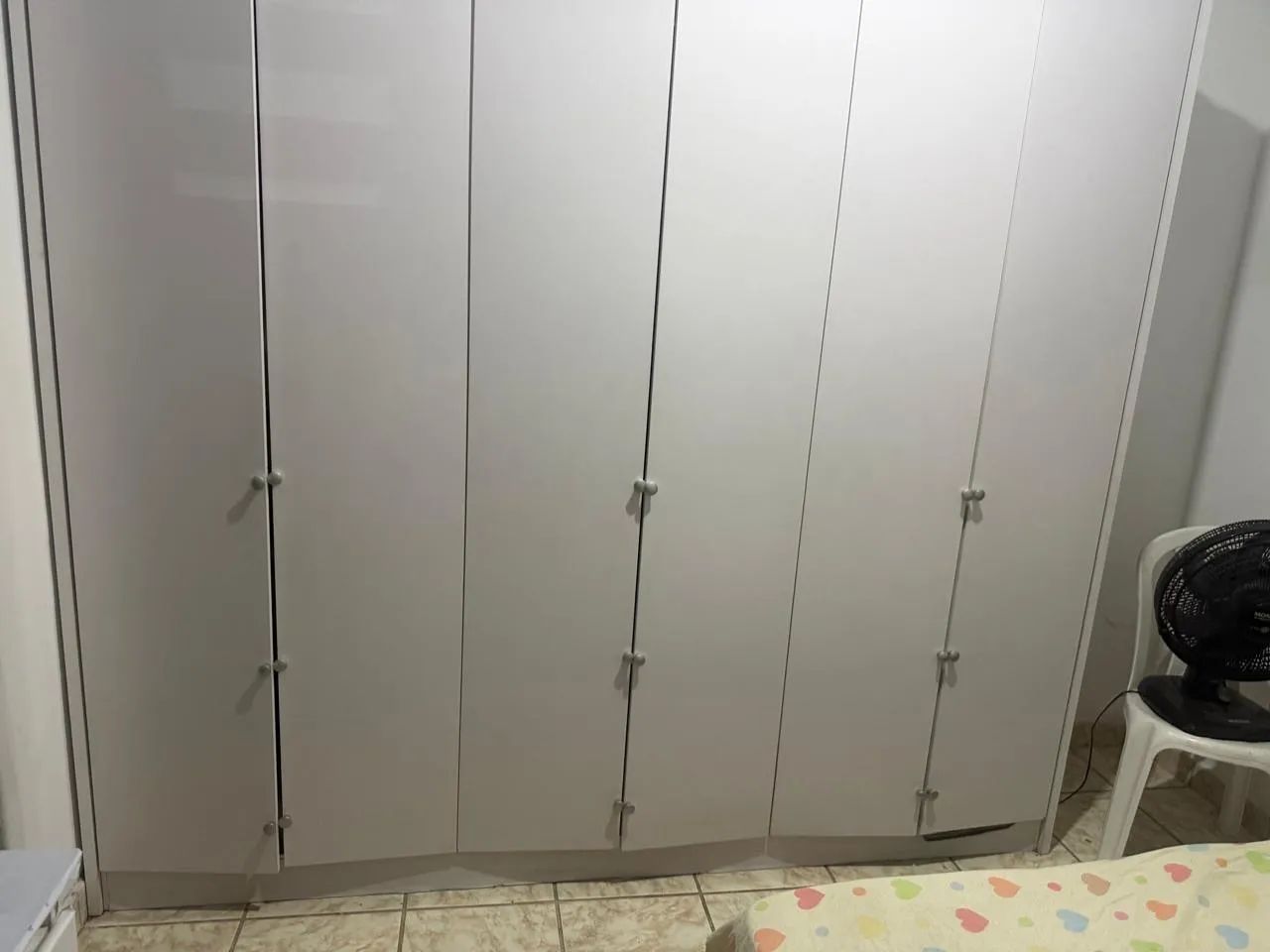 Guarda-roupa grande 