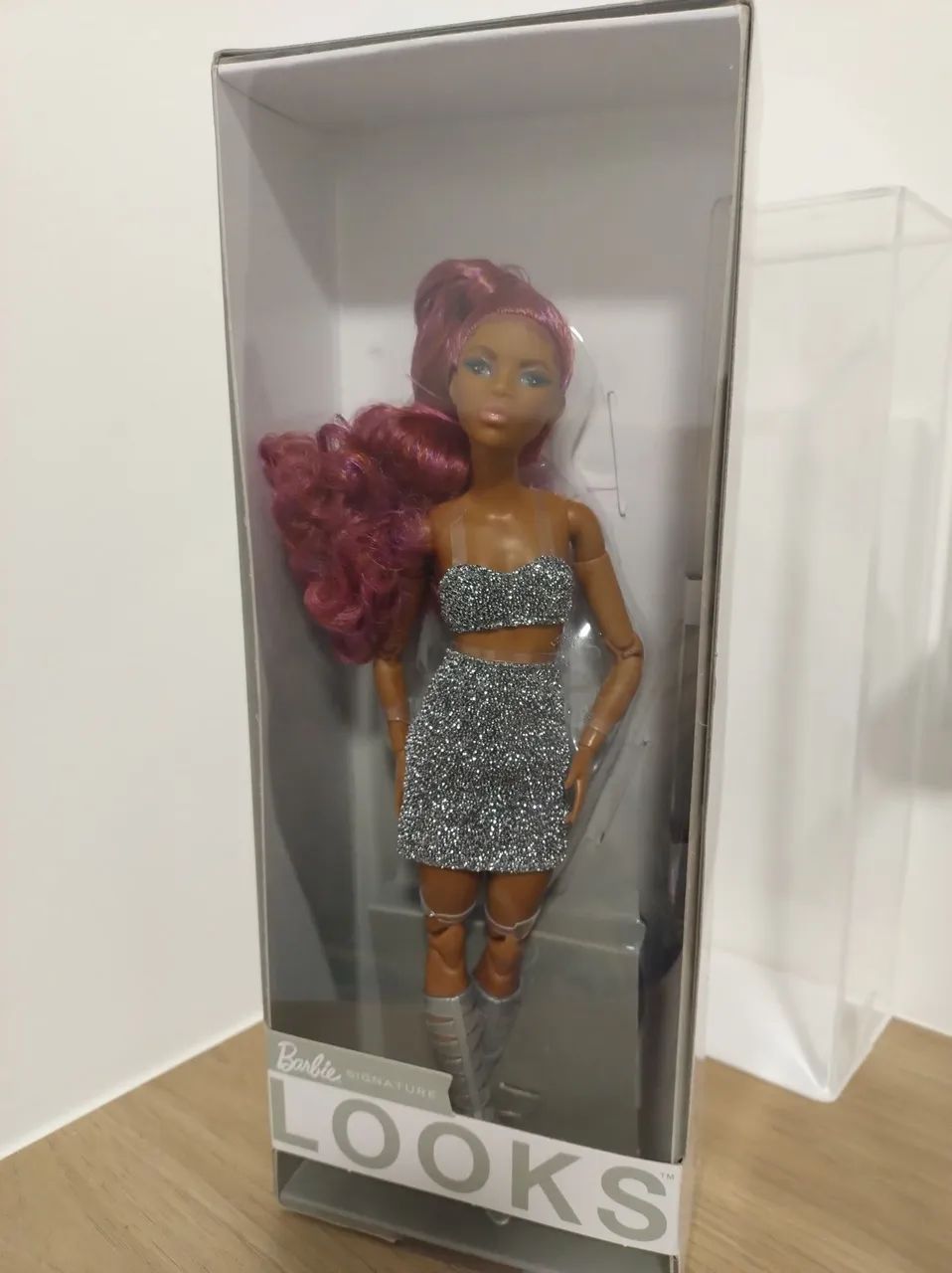 Barbie looks lacrada