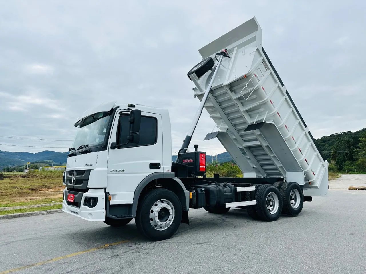 Atego 2426 6x2 Caçamba Nova