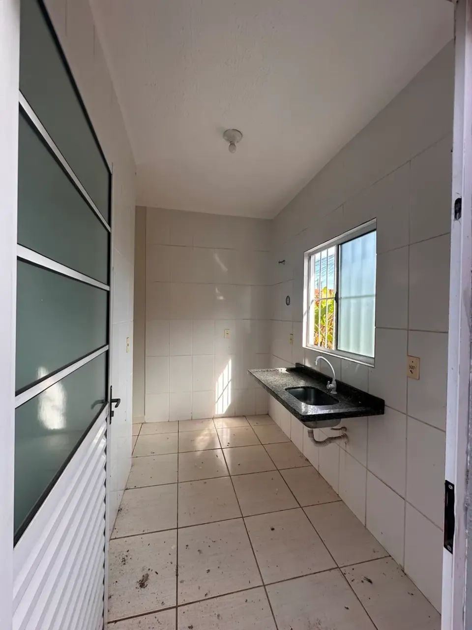 VENDO CASA NO SANTA TEREZINHA DE 2 QUARTOS MURADA PRONTO PARA MORAR