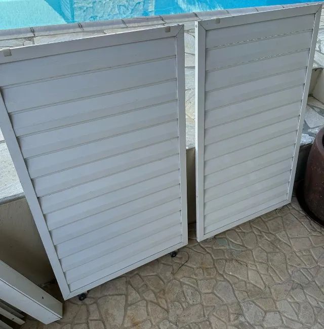 Portas de Aluminio de Correr estado de novas com Ventilação Brancas 