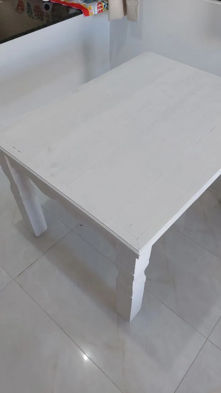 Mesa de Jantar na  Cor "Branca"