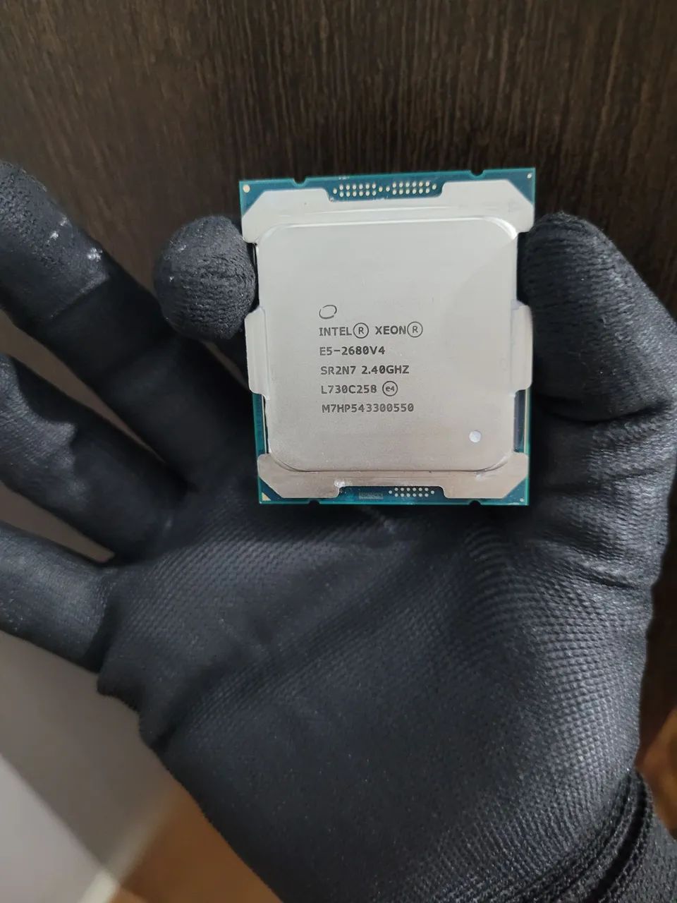 Intel Xeon E5-2680 v4 14 Núcleos / 28 Threads