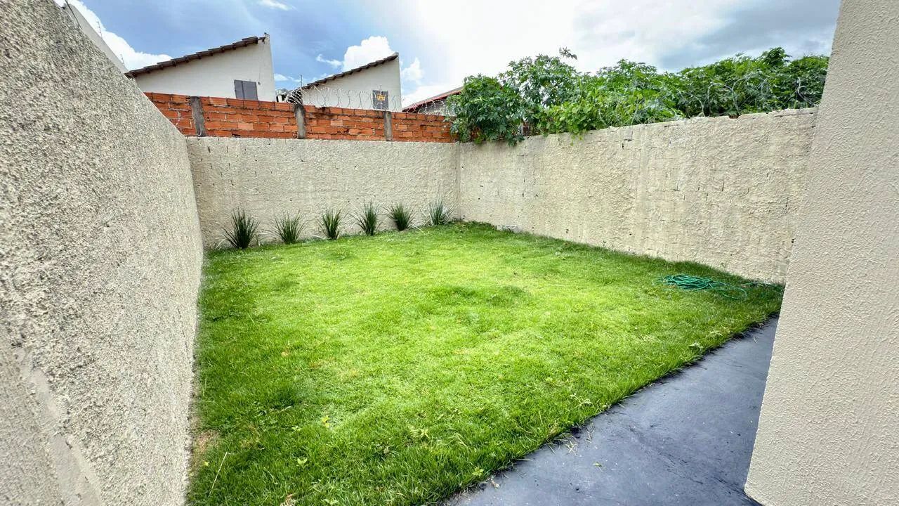 Casa de 2 Quartos - Quintal amplo e gramado - Garagem ampla - Laguna Parque - Foto 5