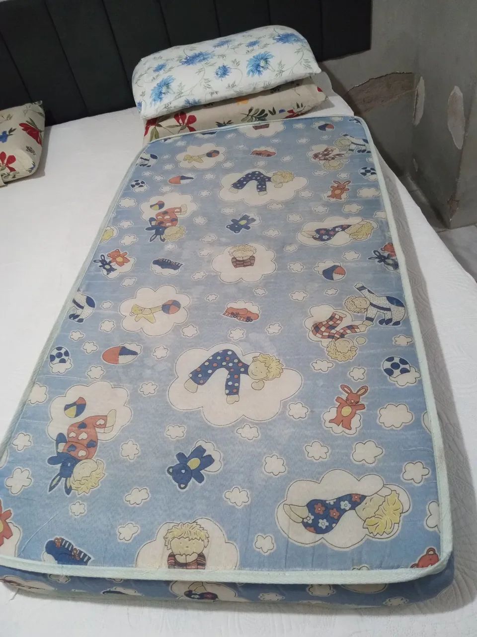 Berço de bebê  + colchão 65576098816385122