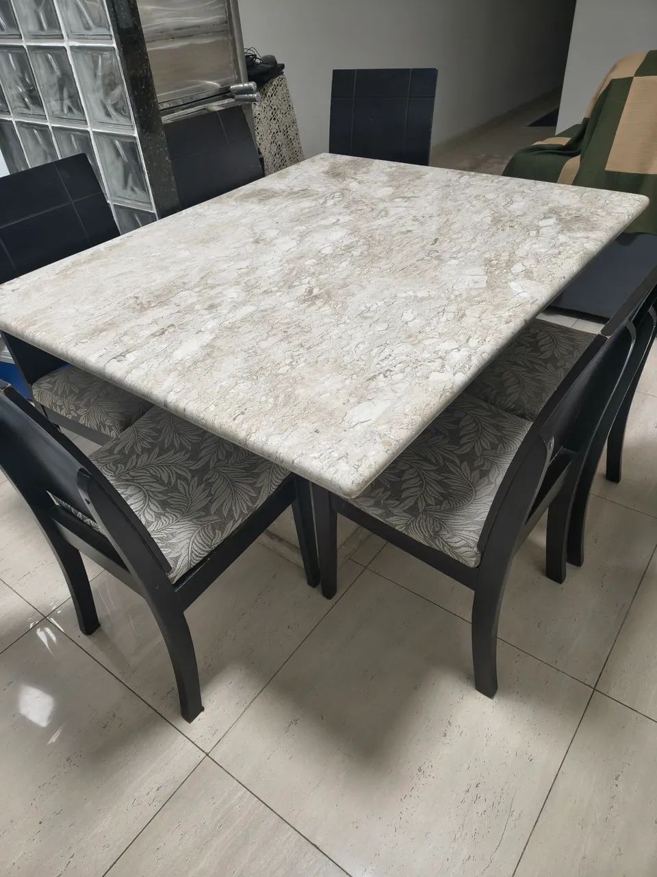 Mesa de Jantar quadrada em Pedra Natural (mármore)