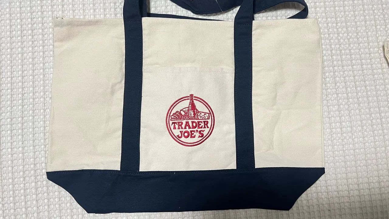 Trader Joes com etiqueta
