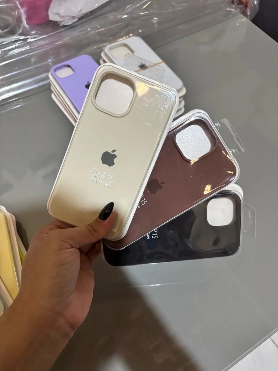 03 UNID. CASES ORIGINAIS IPHONE 15.  - Foto 3