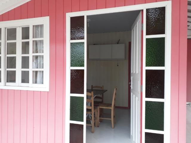Vendo pequena casa de madeira na Pinheira - Foto 4