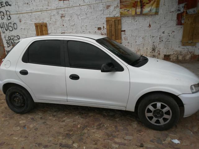 Celta 2005/2006 vendo ou troco
