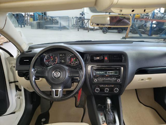 Jetta 2.0 Automático 11/12 Comfortline Tiptronic interior caramelo com teto solar - Foto 10