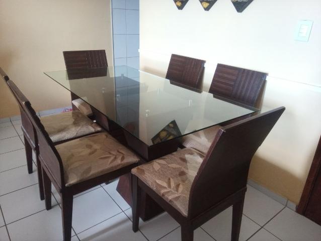 Mesa em madeira. Beleza e sofisticação. Urgente.R$ 600 tel.