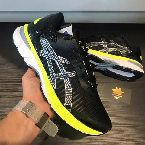 Tênis Asics Kayano e gel Nimbus