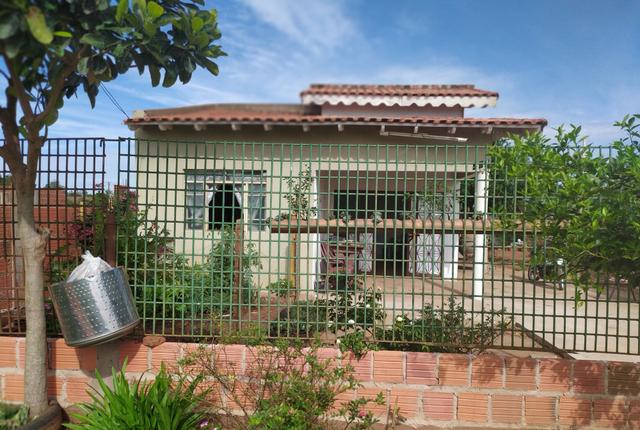 Vende-se está casa