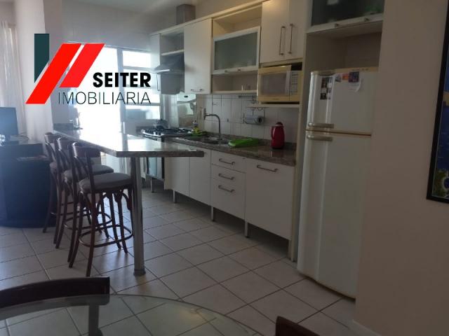 Apartamento mobiliado de 2 dormitorios suite e sacada com churrasqueira no itacorubi - Foto 2