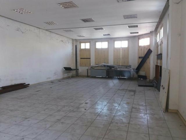 Praça 14 / Ponto comercial / de Esquina
