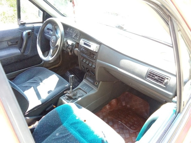 Vende-se Santana ano 2000