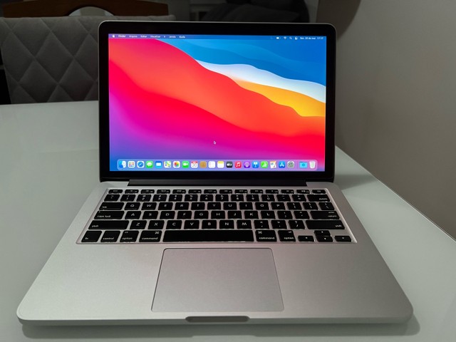 MacBook Pro 2014 tela retina 13, Processador I5, com 256 MB de HD 8GB de memória. 