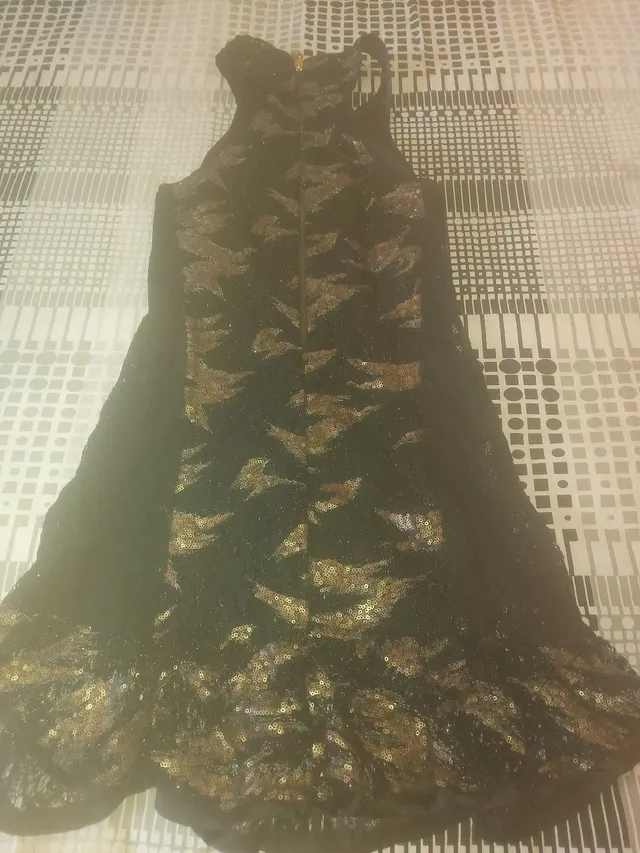 Vestido preto para festas e eventos (zíper emperrando)