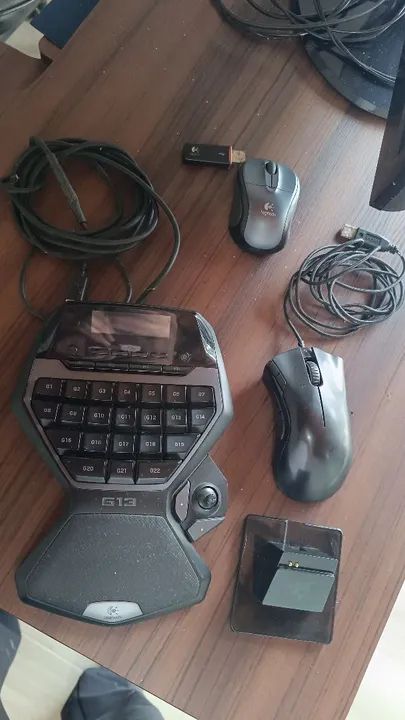 Teclado Logitech G13 e mouse Razer Mamba 