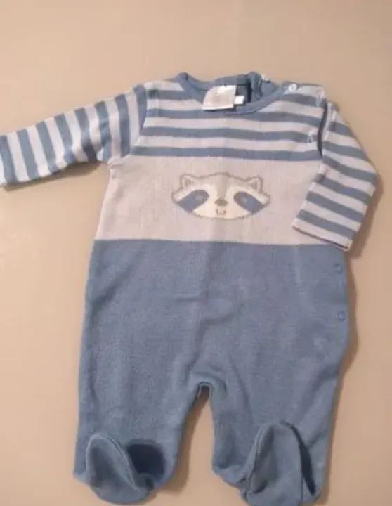 Macacão em tricô marca Noruega, tamanho P (0-3 meses)