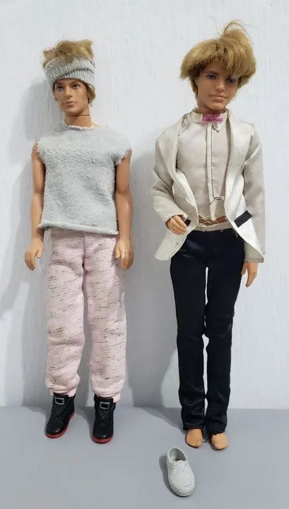 Boneco ken roupa de festa e moletom ler descrição 