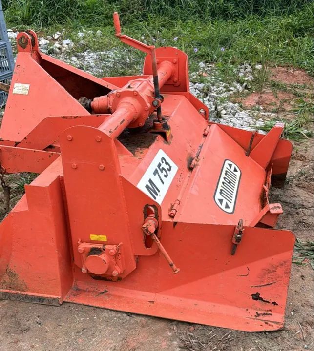 Canteiradeira Minami M-753