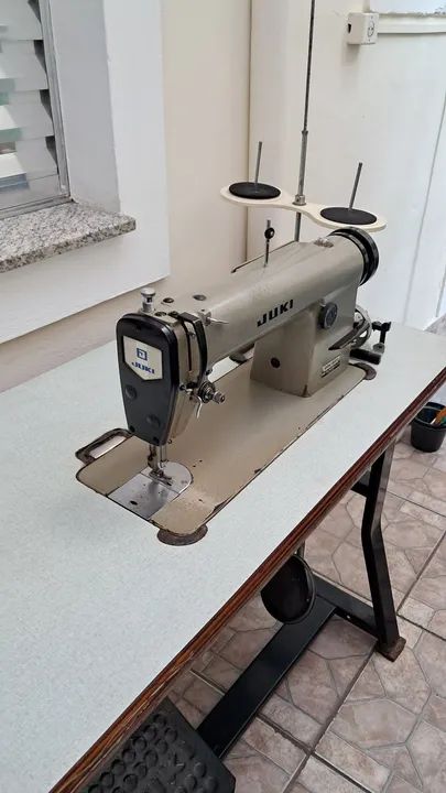 Maquina de costura industrial JUKI