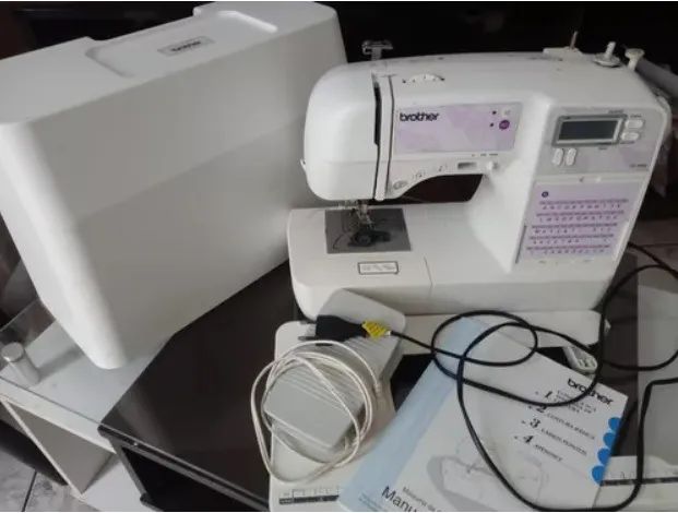 Máquina Costura-Semi Nova- Brother-Novíssima - Foto 2