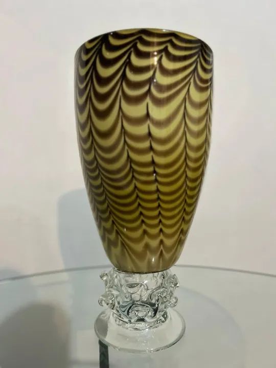 Vaso decorativo de vidro/cristal artístico, com design ondulado  e base transparente - Foto 3