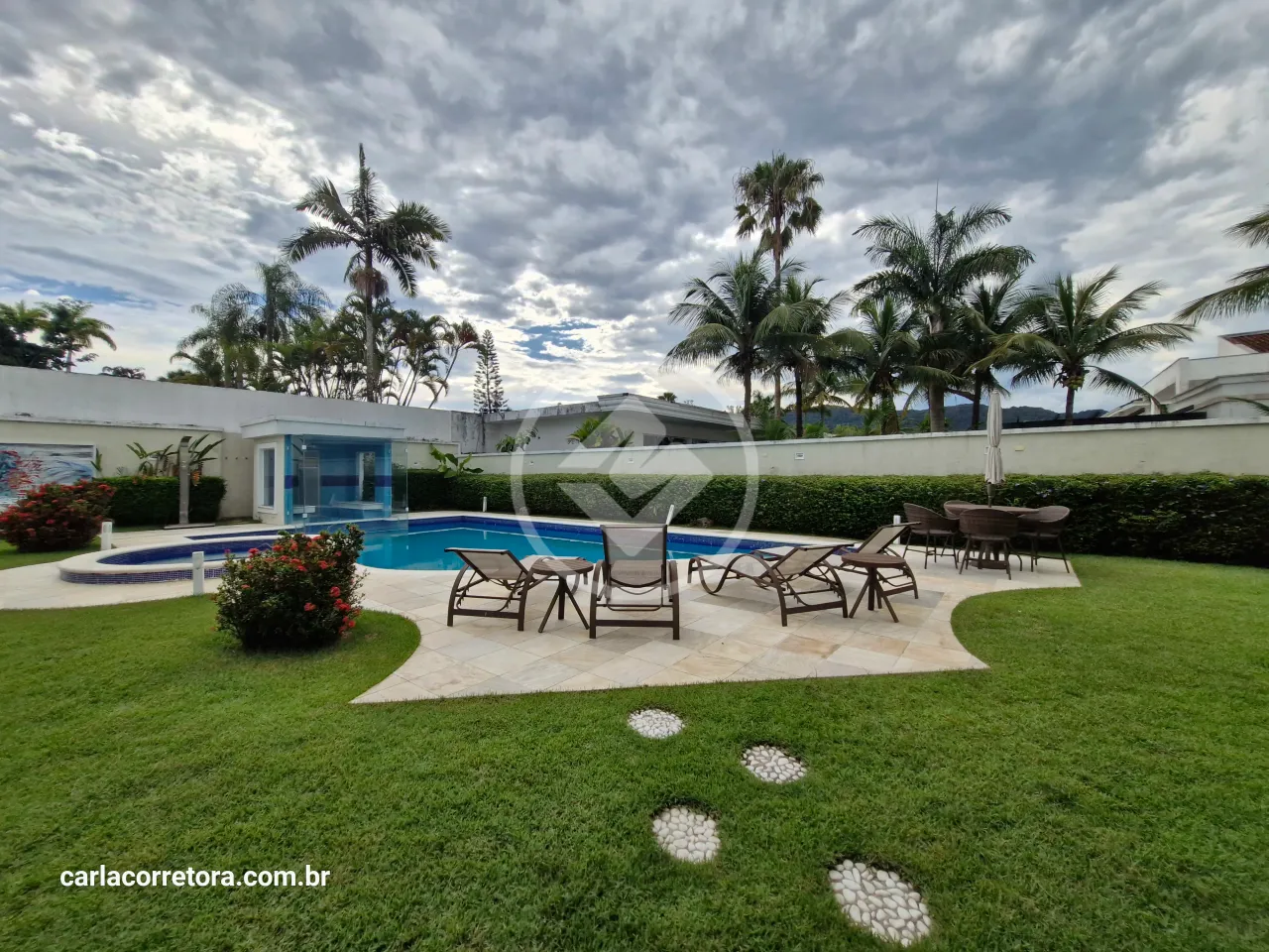 Linda Casa a venda condominio Jardim Acapulco Guarujá SP codigo: 111639