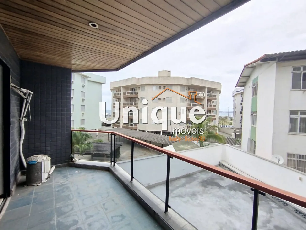 Apartamento, 3 quartos na quadra da Praia do Forte, à venda por R$ 890 mil.