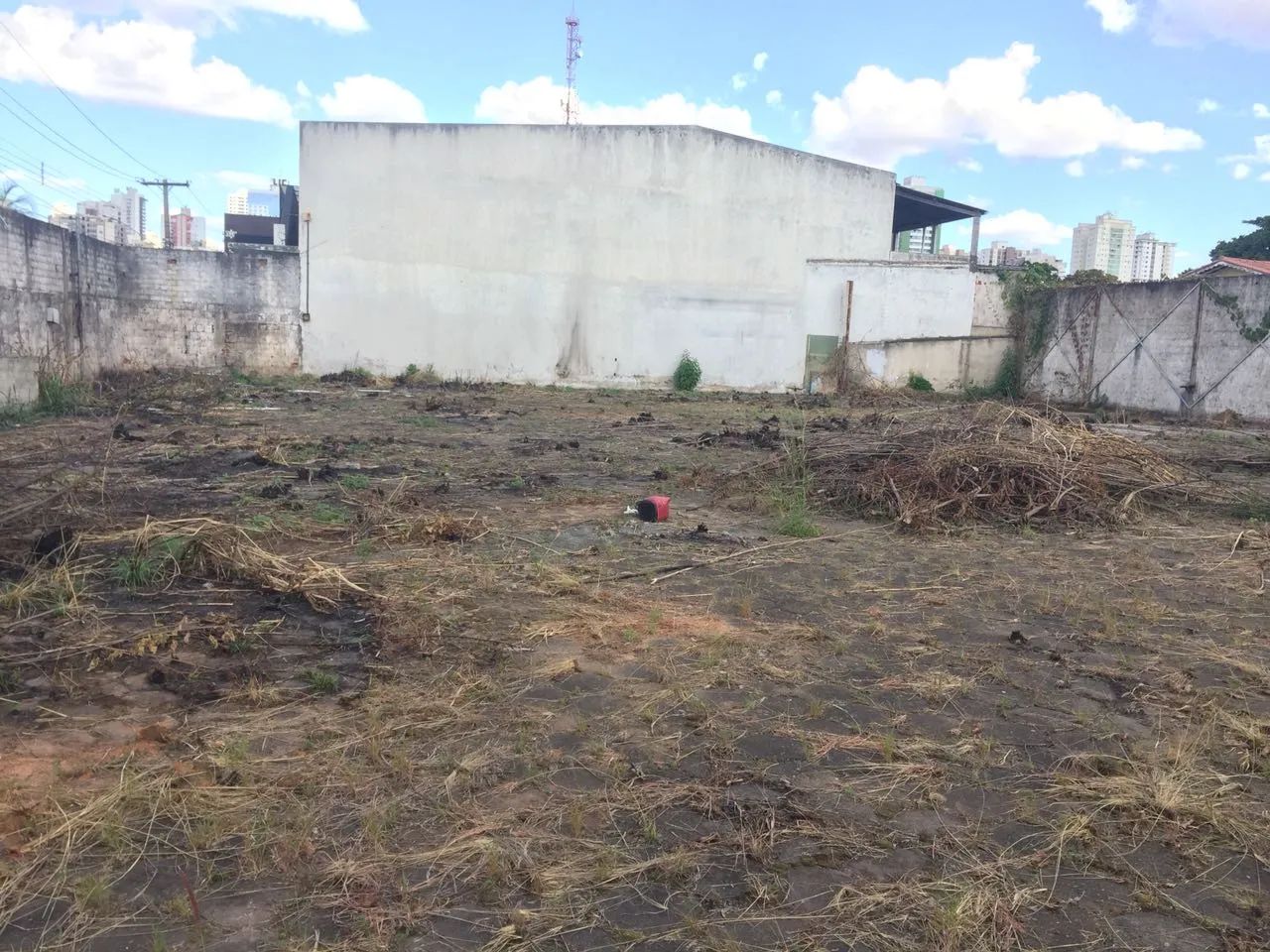 Lote Terreno para venda tem 1350 metros quadrados em Setor Coimbra - Goiânia - GO