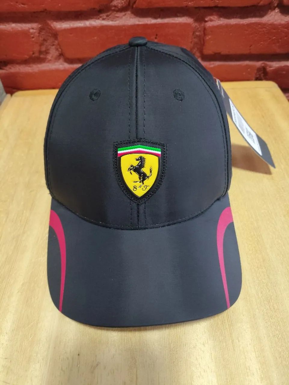 Boné Ferrari Preto
