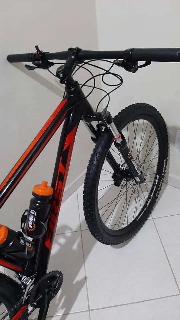 Bicicleta First Aro 29 - 27 V