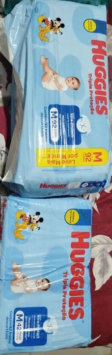 Vendo esses 3 pacotes de fralda.<br>Todos os pacotes fechado.