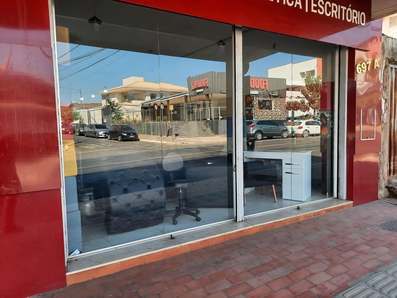 Vitrine para porta de loja, vidro com estrutura de alumínio. - Foto 5