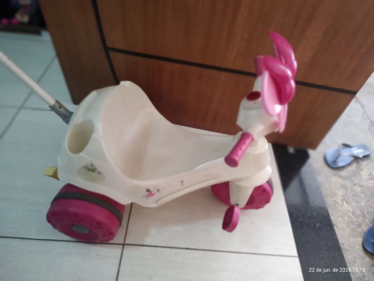 Mini triciclo infantil com design divertido